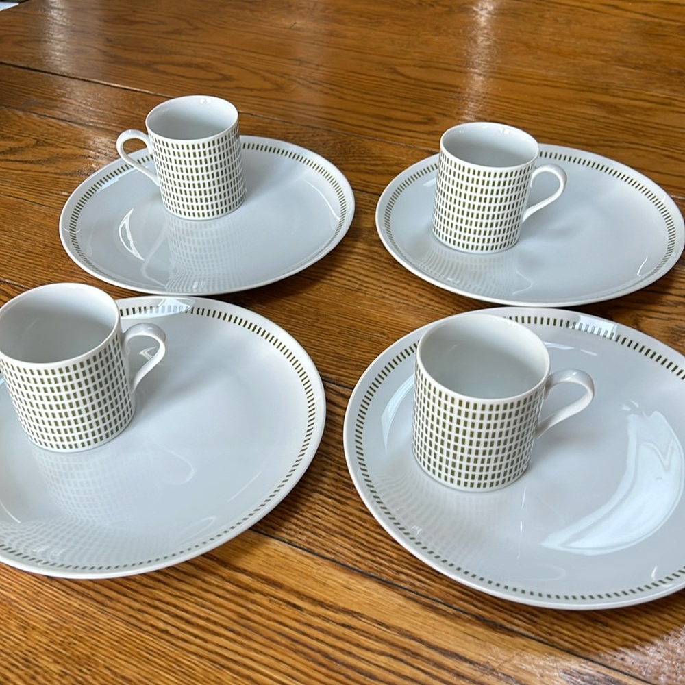 Harmony House Mid-Century Modern set of 4 snack sets. Plates w/cups. Green